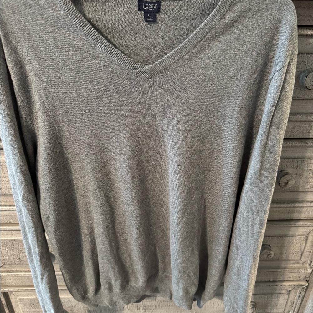 J. Crew Men's Classic Gray V-Neck Sweater